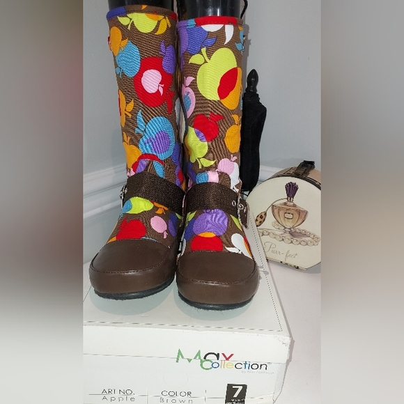 Max Collection Kids Apple Print Pull On Fashion Boot NIB - Picture 2 of 11
